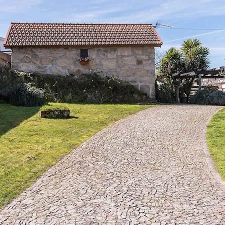 Pequena Casa Rustica Com Piscina