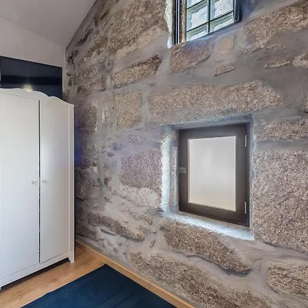 Pequena Casa Rustica Com Piscina *