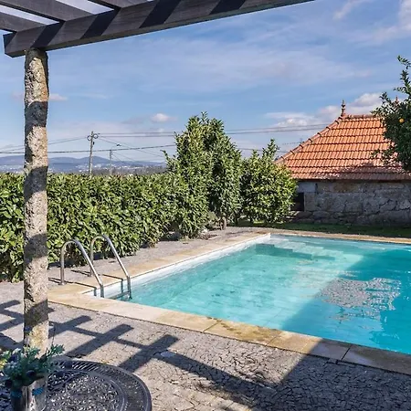 Pequena Casa Rustica Com Piscina *