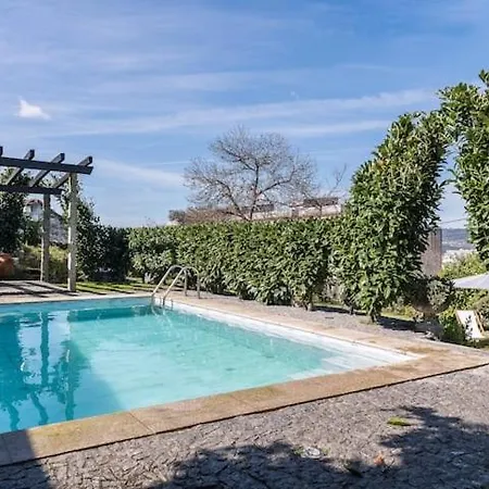 Pequena Casa Rustica Com Piscina Penafiel