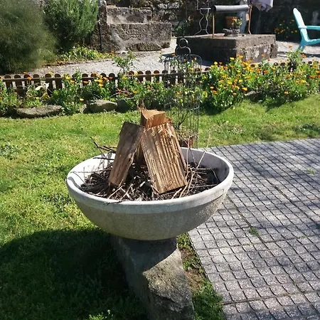 Holiday home Pequena Casa Rustica Com Piscina