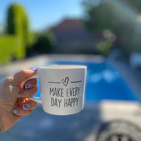 Pequena Casa Rustica Com Piscina