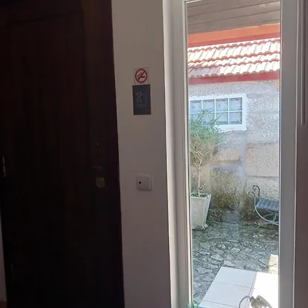 Pequena Casa Rustica Com Piscina