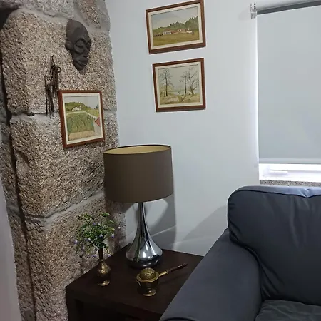 Pequena Casa Rustica Com Piscina