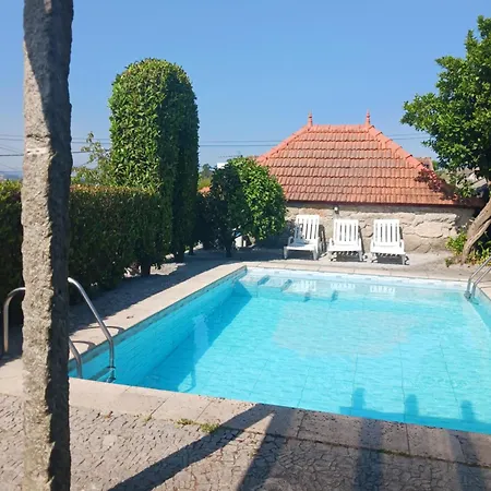 Pequena Casa Rustica Com Piscina