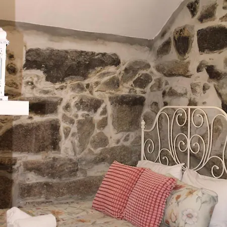 Pequena Casa Rustica Com Piscina * Penafiel