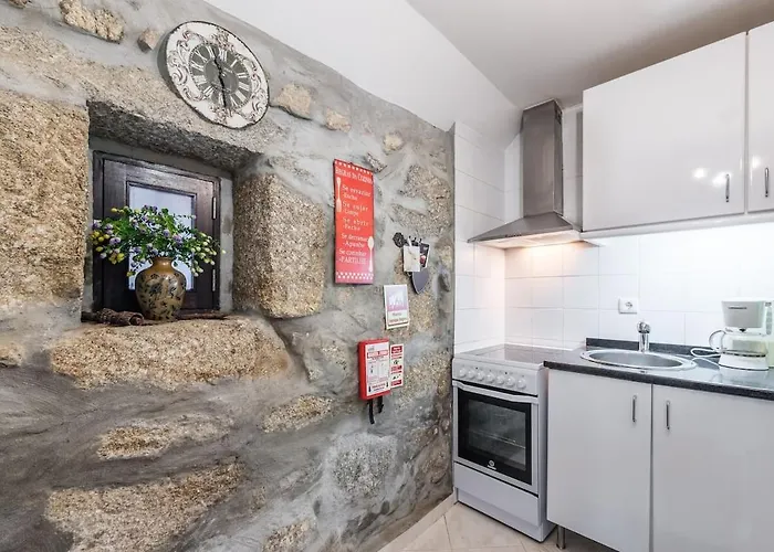 Pequena Casa Rustica Com Piscina Penafiel