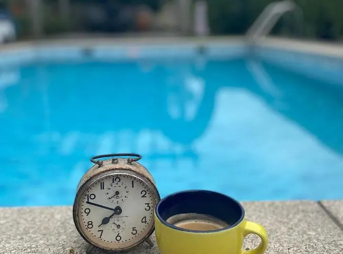 בית נופש Pequena Casa Rustica Com Piscina