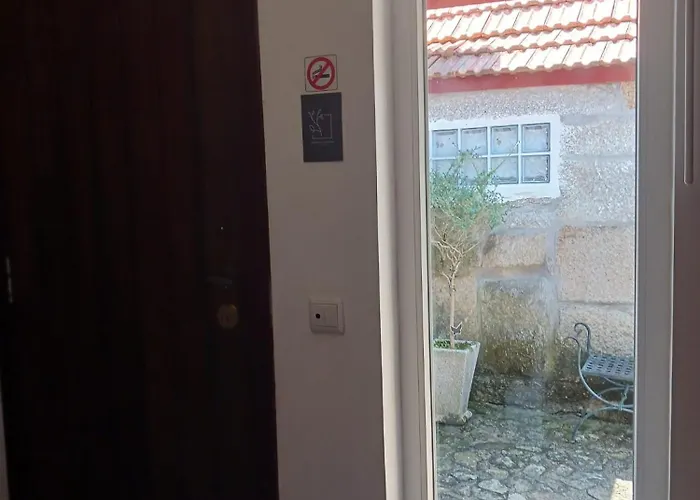 Pequena Casa Rustica Com Piscina