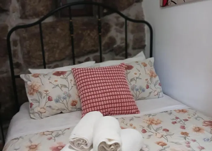 Pequena Casa Rustica Com Piscina Semesterbostad Penafiel